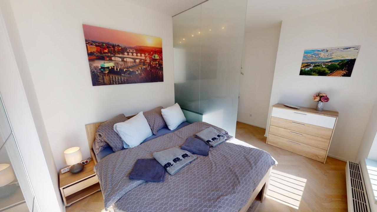 Apartamento Onsite Free Garage Parking, 10Min Centre By Bus Praga Exterior foto