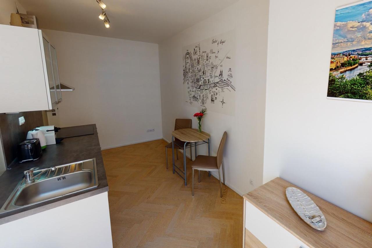 Apartamento Onsite Free Garage Parking, 10Min Centre By Bus Praga Exterior foto